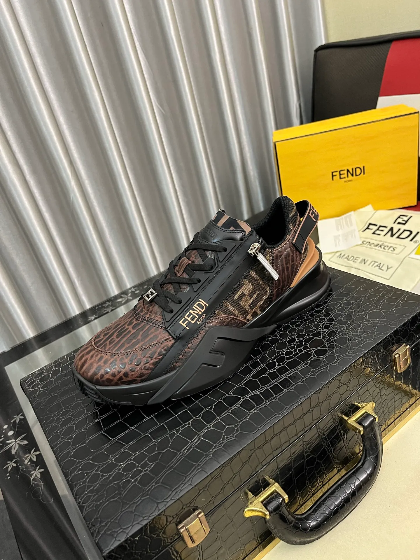 Men's shoes 💰620⌚️⌚️ FEND* — Fendi Flow men's casual sneakers, with elastic straps, side zippers, and corrugated soles engraved with F. Embossed Fendi Flow lettering on the heel. Made of technical fabric and a mix of blue and genuine leather. Decorated with Lycra® details. FF graphic tongue. Ultra-light and wear-resistant EVA sole. Code number: 38-44